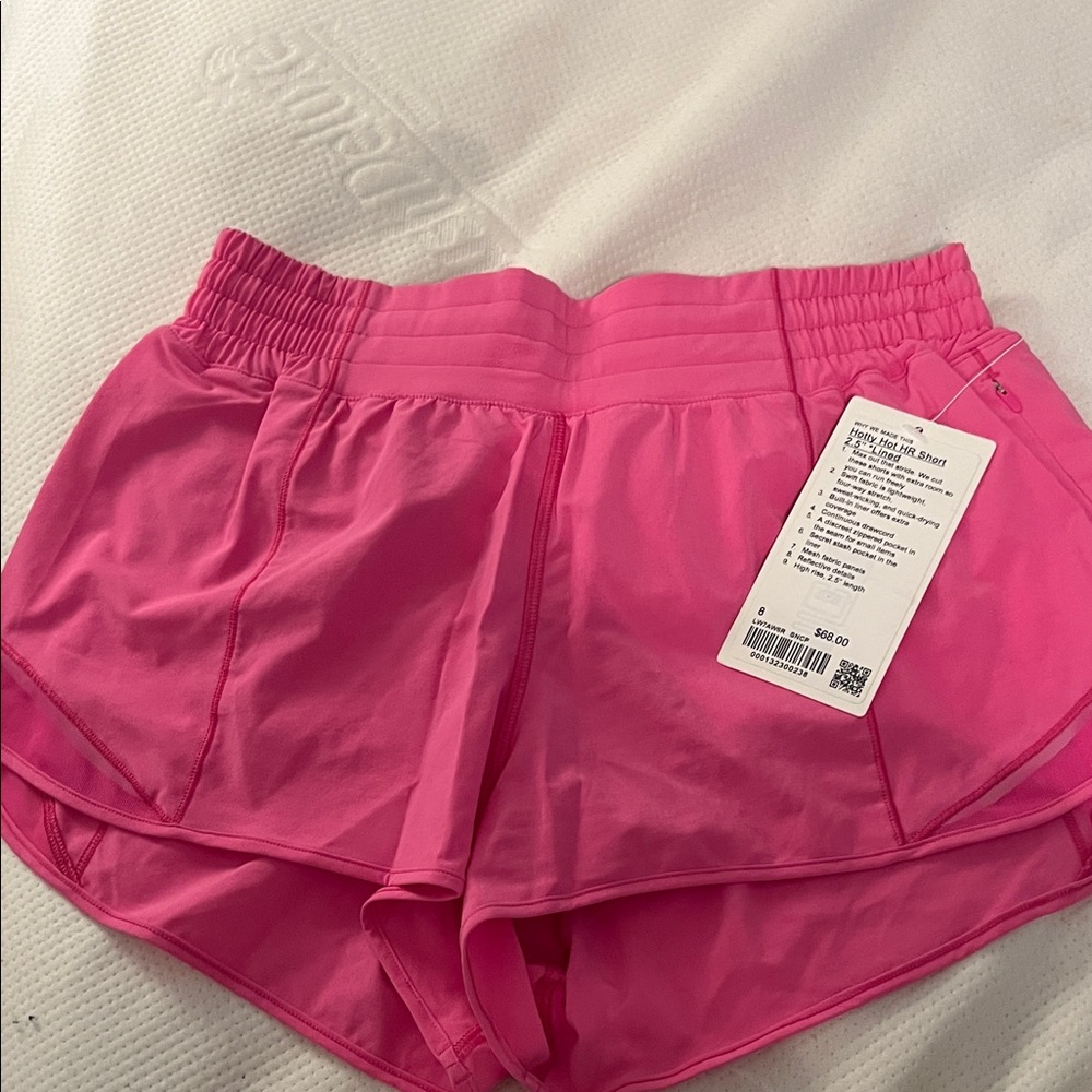 lululemon hotty hot HR 2.5” shorts